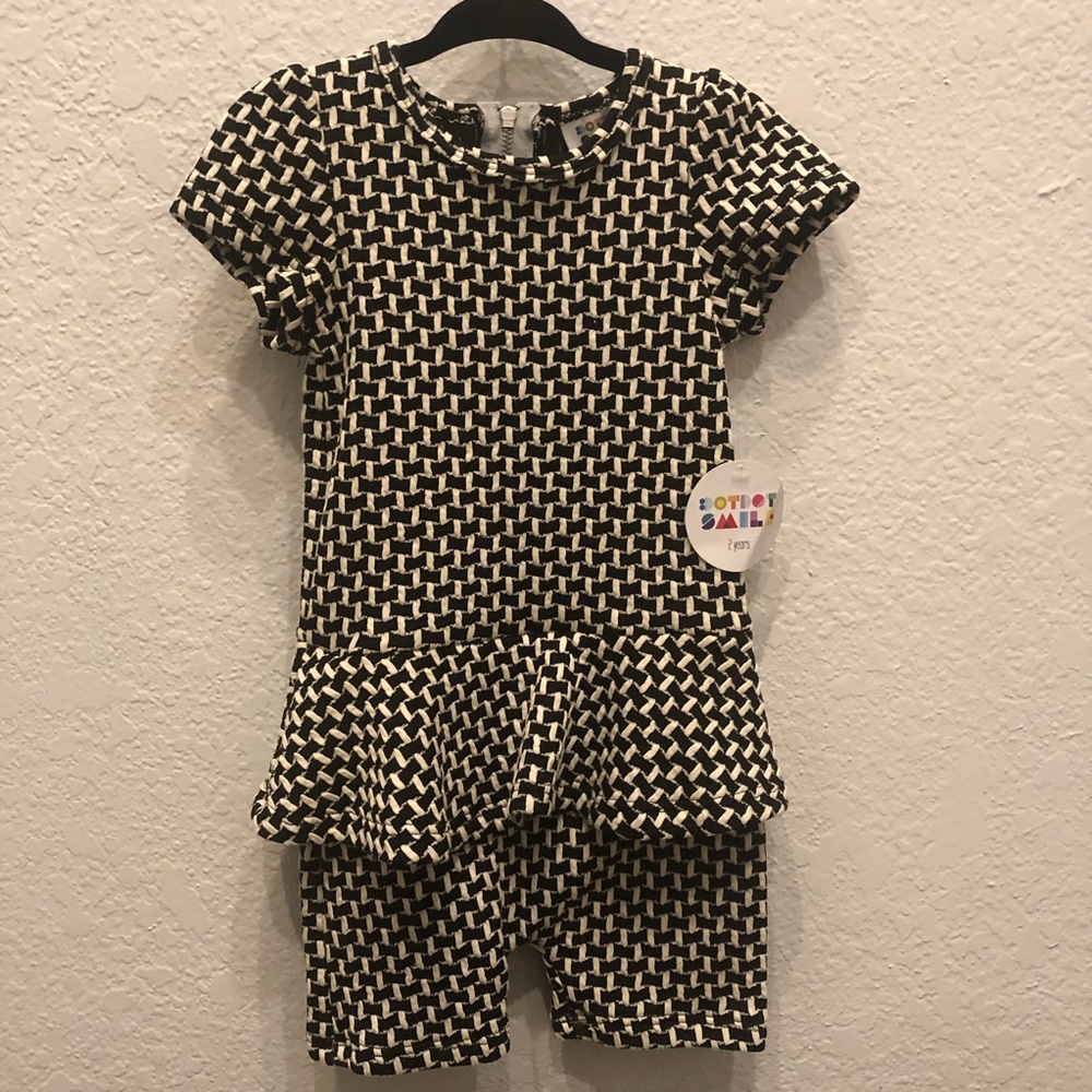 NWT Dot Dot Smile girls romper size 2